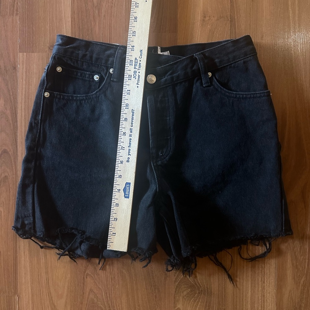 NWOT Forever 21 cutoff black Jean shorts size 4 - Picture 2 of 5